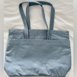 Lululemon On My Level tote 15L